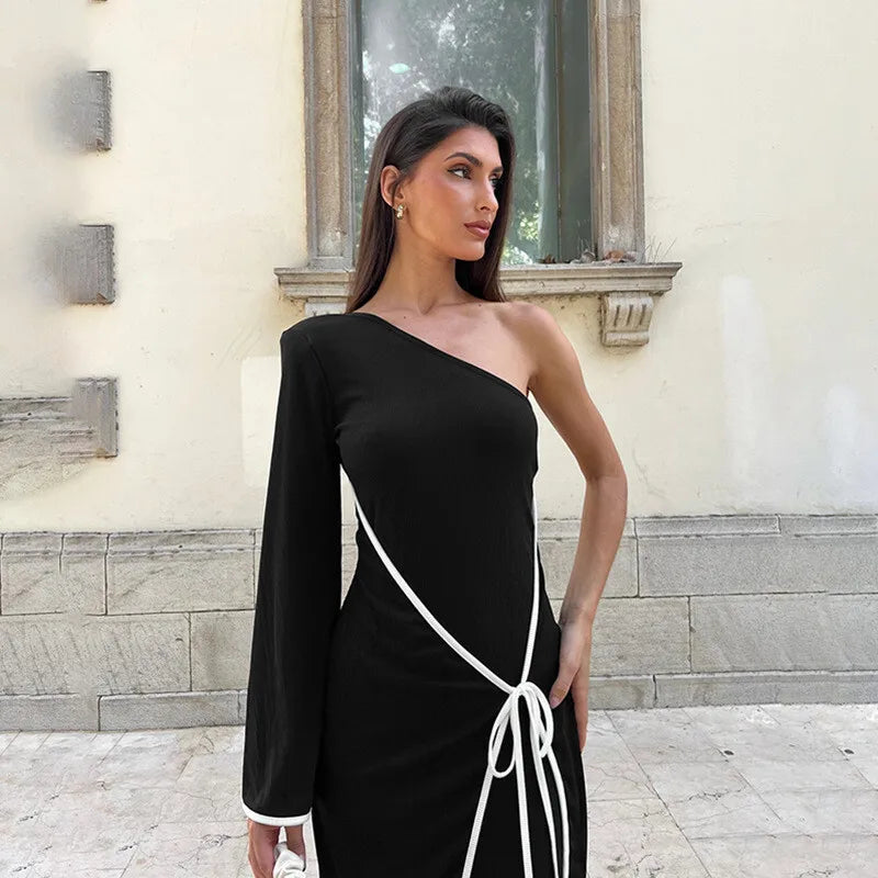 שמלת מידי סרוגה שרוול אחד בעיטור קשירת מעטפת - תהילה