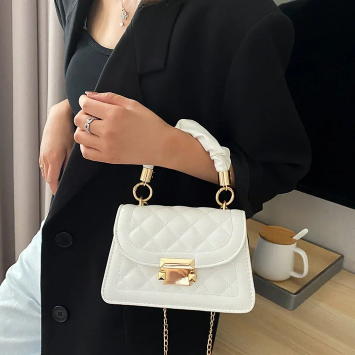 Faux leather handbag combined with chain strap