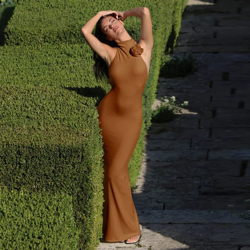 שמלת מקסי קולר סרוגה בעיטור פרח גב פתוח - Amalia