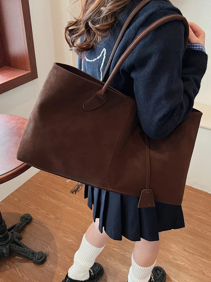 Suede bag with classic design
