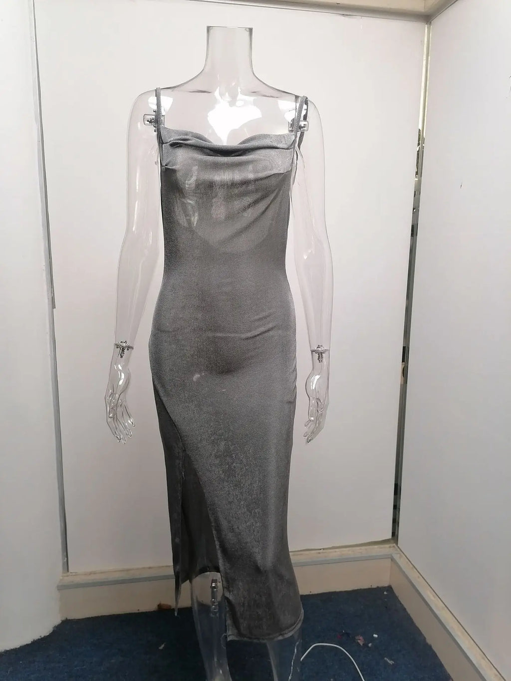 שמלת מידי קיצית סרוגה בעיטור שסע - סמייל