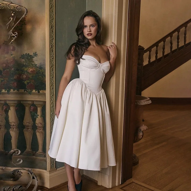 שמלת מידי סטרפלס בגזרת A בעיצוב אלגנטי - Simone