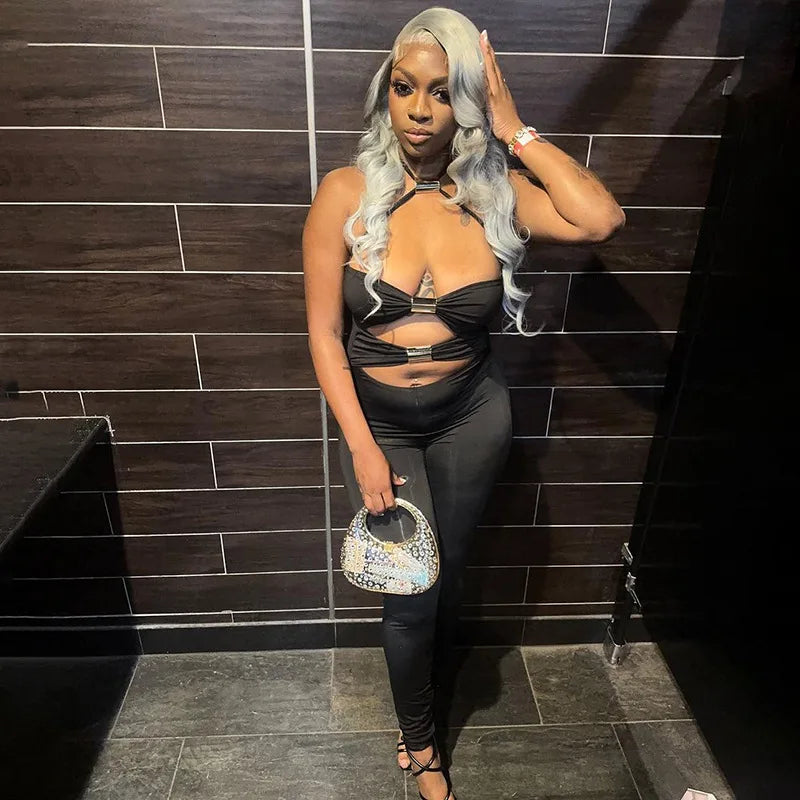 אוברול צמוד בד מחטב בעיצוב פתחים בעיטור אבזמים קשירה בצוואר - Sage