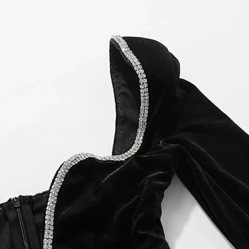 שמלת מיני קטיפה מחשוף V  עמוק בעיטור יהלומים - SANA