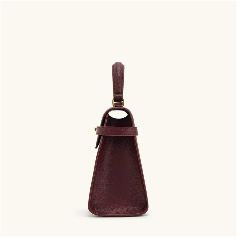 Leather bag with luxury design