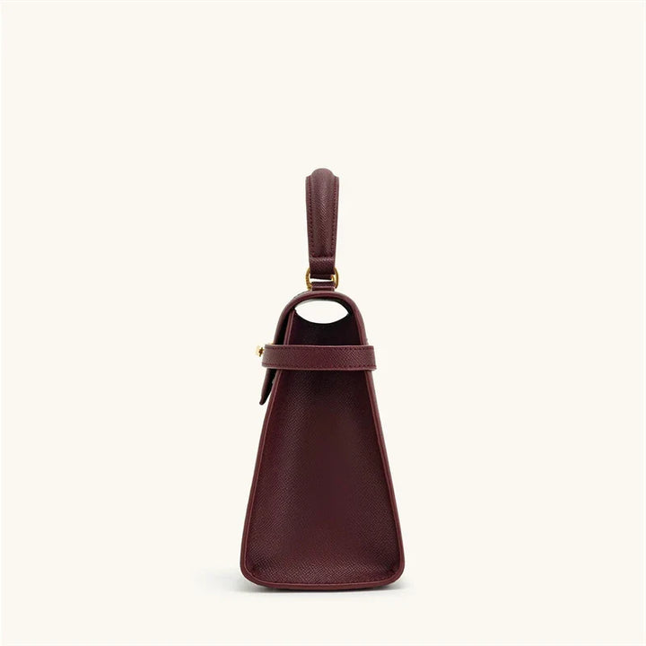 Leather bag with luxury design