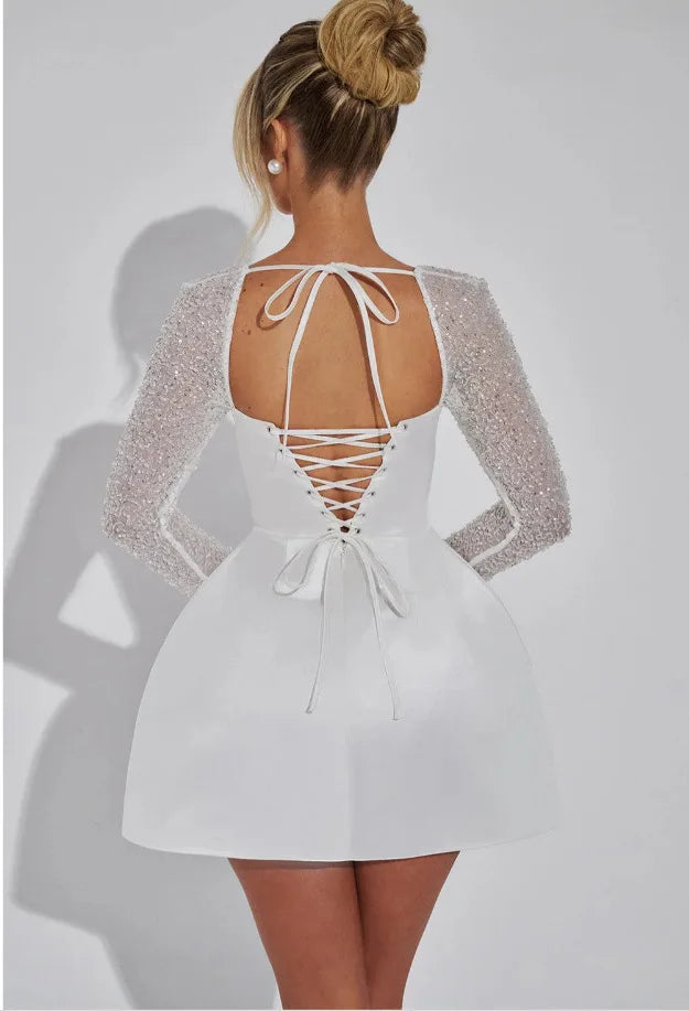 שמלת מיני סאטן בעיצוב שרוולי רשת בעיטור נצנצים - Amara