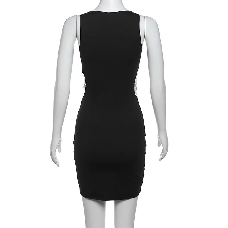 שמלת מיני פתחים בעיטור שרשראות - אגתה