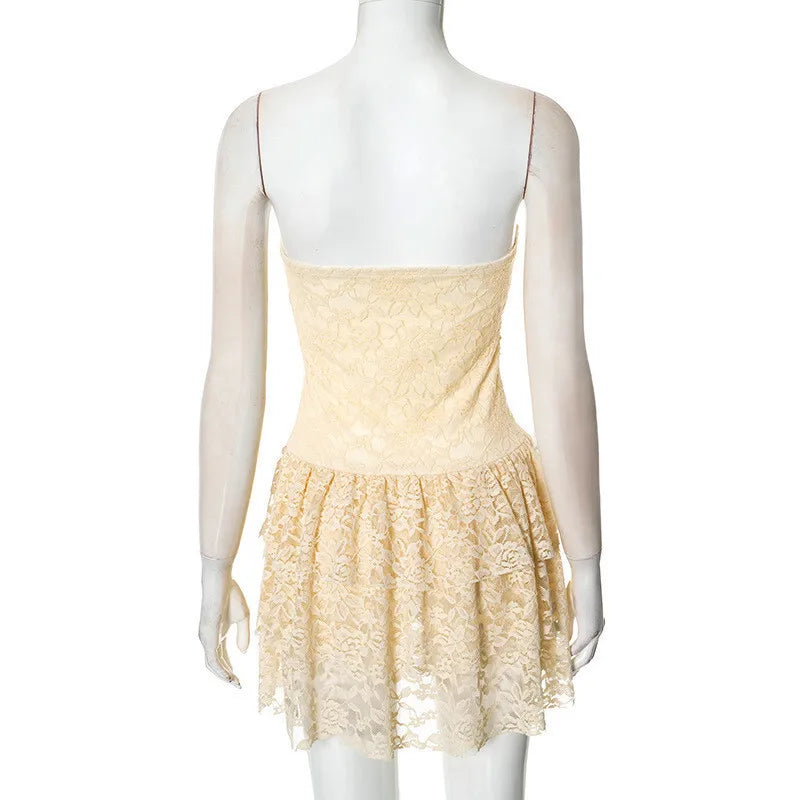 שמלת מיני סטרפלס מלמלה תחרה בעיצוב מדורג - מיה לי