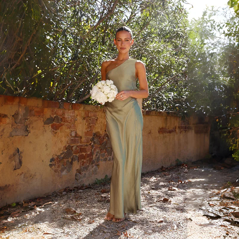 שמלת מקסי סאטן כתפייה אחת בשילוב שסע - איירה