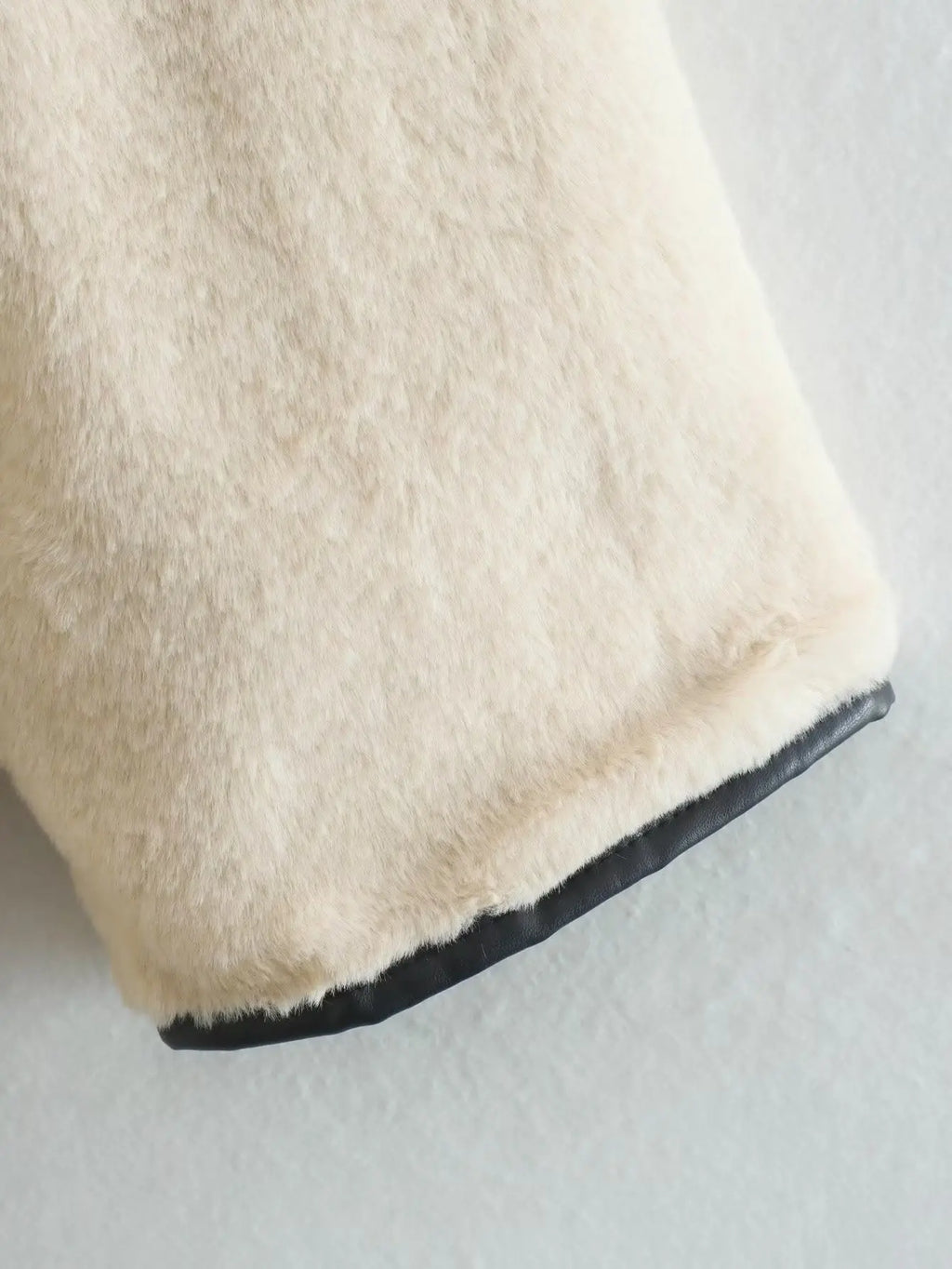 מעיל צמר פרווה סגירת כפתורים בעיצוב וינטג' - יאן