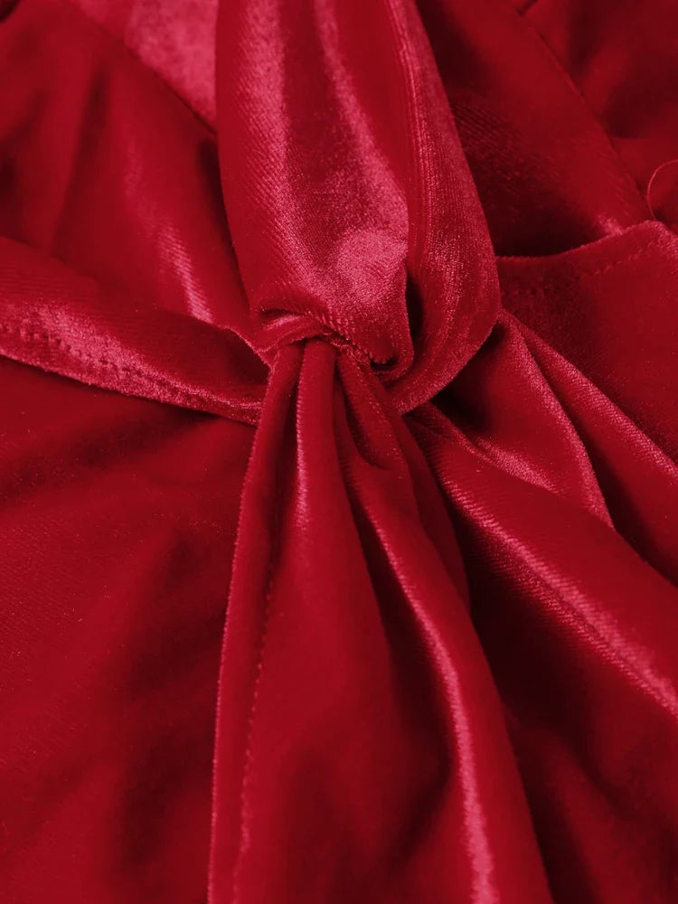 שמלת מקסי סטרפלס קטיפה בעיצוב מחוך קשירה בגב להצמדה במותן בעיטור שסע - London