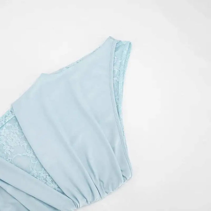 One-shoulder mini dress with lace and a train - Nani