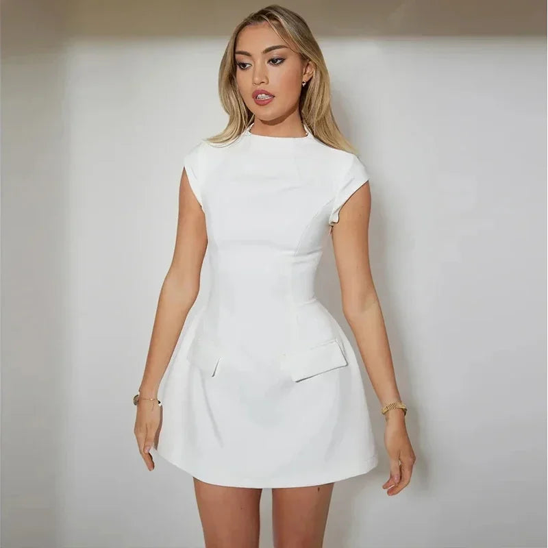 שמלת מיני מחויטת בגזרת שעון חול בעיטור כיסים - נילס