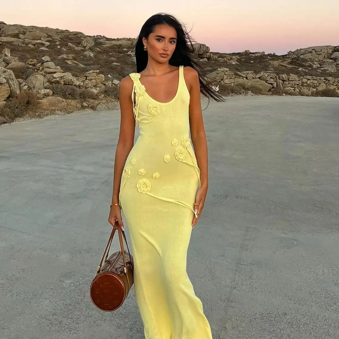 שמלת מקסי חוף סרוגה בעיטור אפליקציות פרחים - Holly