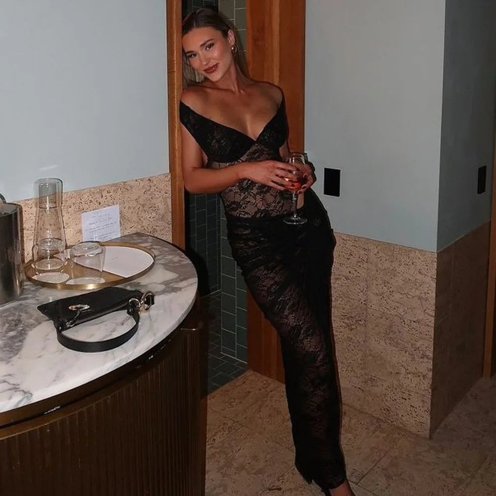 שמלת מקסי תחרה כתפיים חשופות בעיצוב שסע - אמיליאנה