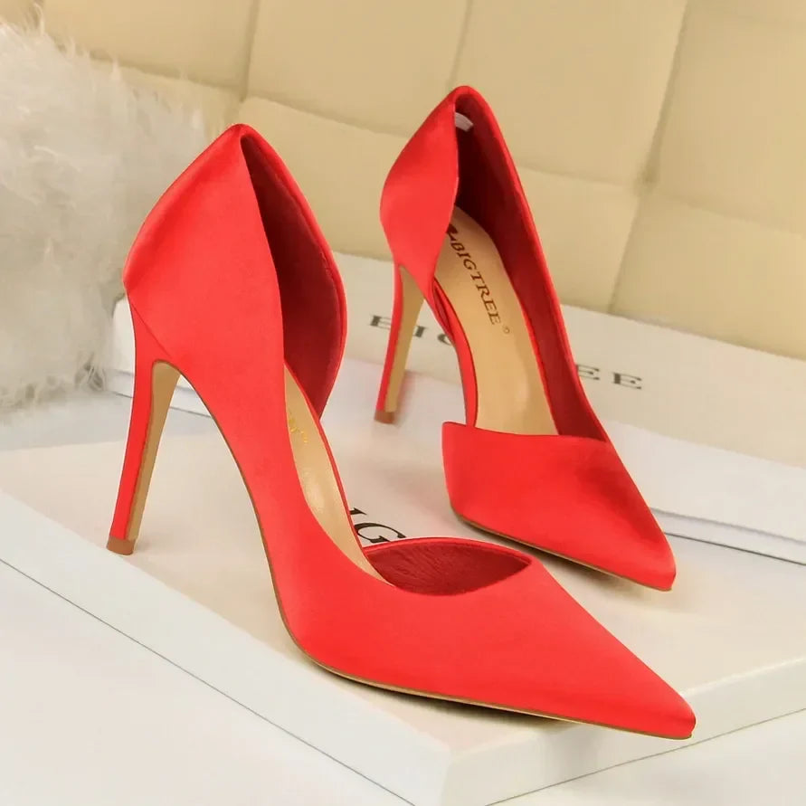 נעלי עקב משי סאטן שפיץ בעיצוב צד פתוח - רויה