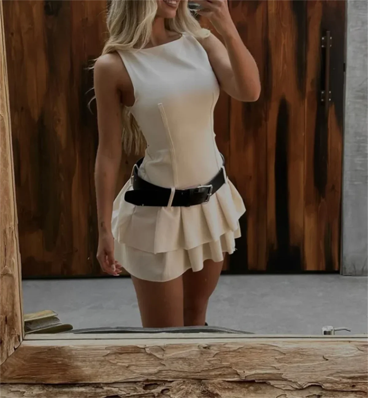 שמלת מיני מחויטת בשילוב חגורה תואמת  - סרינה