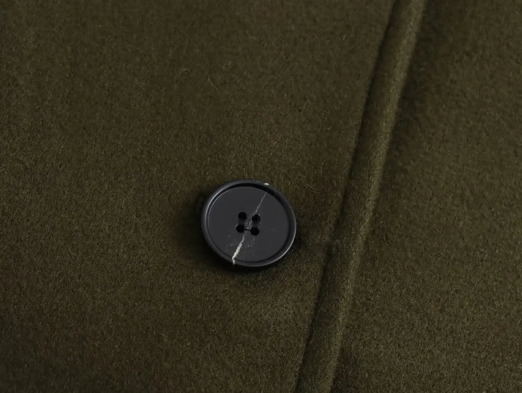 מעיל צמר אוברסייז בעיצוב סגירת כפתורים אסימטרית צווארון פולו - הולנדיה