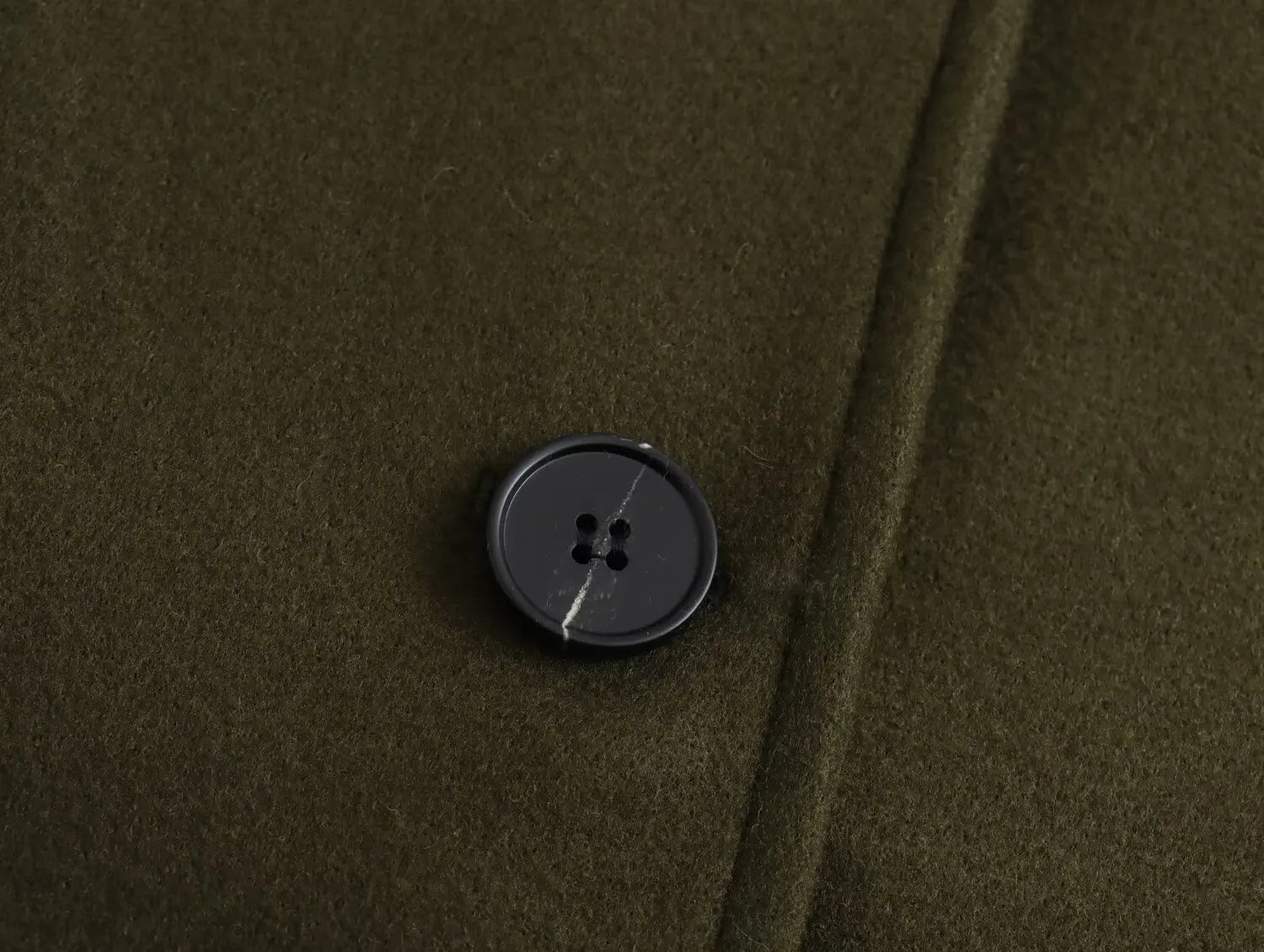 מעיל צמר אוברסייז בעיצוב סגירת כפתורים אסימטרית צווארון פולו - הולנדיה