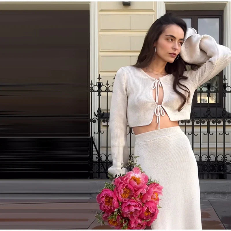 סט שני חלקים סרוג חצאית מקסי וחולצת קשירות - ימית