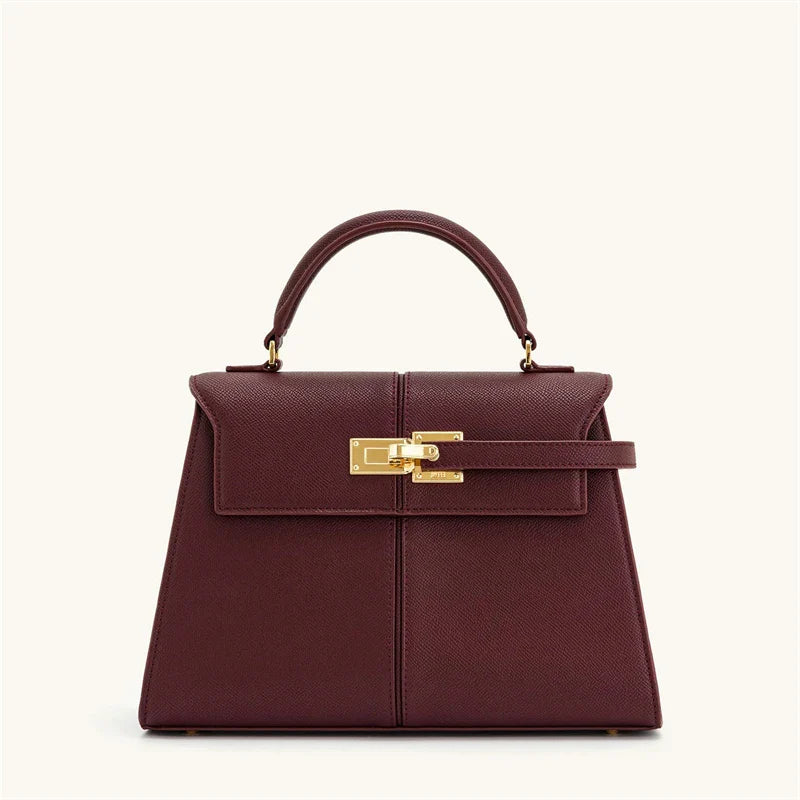 Leather bag with luxury design