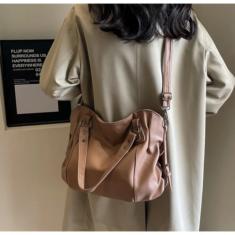 Retro design faux leather bag