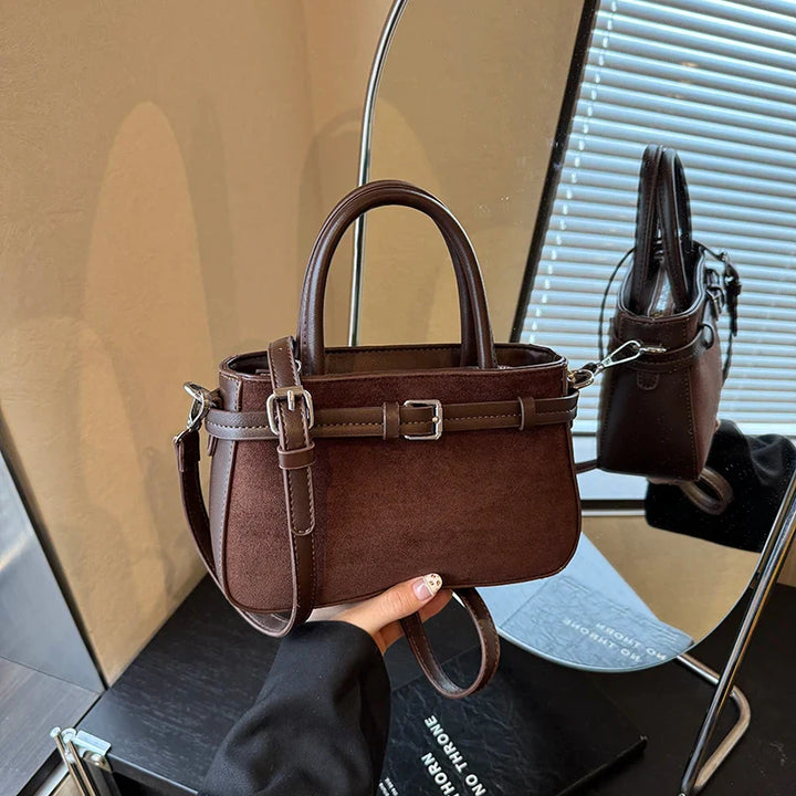 Suede bag with retro design + accessories