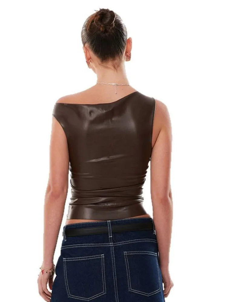 טופ דמוי עור בעיצוב אסימטרי - קמי