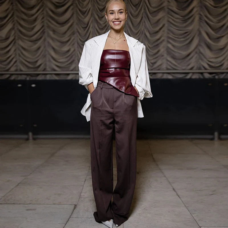 טופ סטרפלס דמוי עור בעיצוב אסימטרי - Jennifer