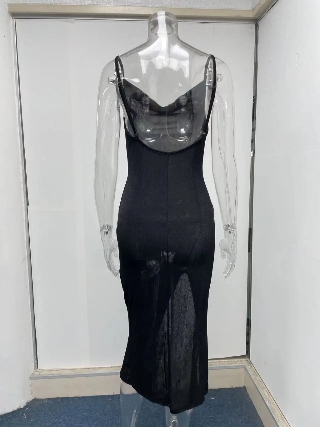 שמלת מידי קיצית סרוגה בעיטור שסע - סמייל