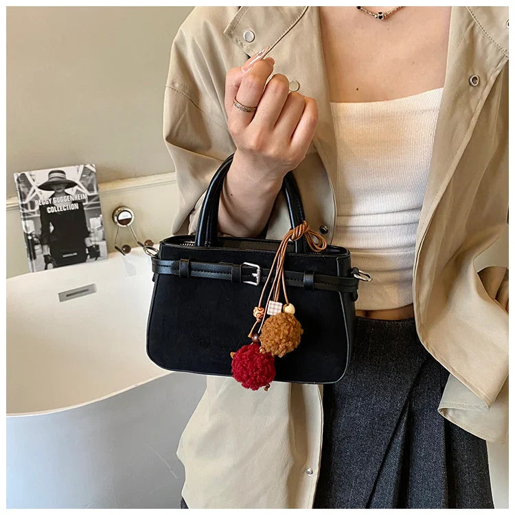 Suede bag with retro design + accessories