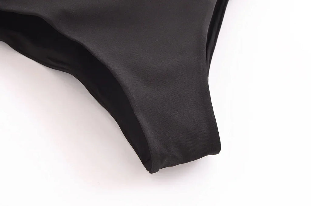 בגד ים שלם סטרפלס בעיצוב אבזמי לב זהב ופתחים - חושן