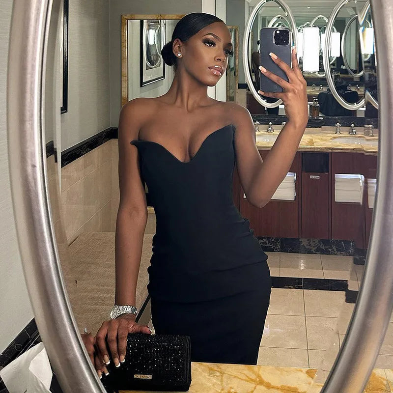 שמלת ערב מקסי סטרפלס מחויטת בד מחטב ומחמיא - ג'ון