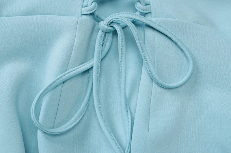 שמלת מיני מחויטת בגזרת A בעיצוב קשירה בגב להצמדה במותן בעיטור כיסים - יאר