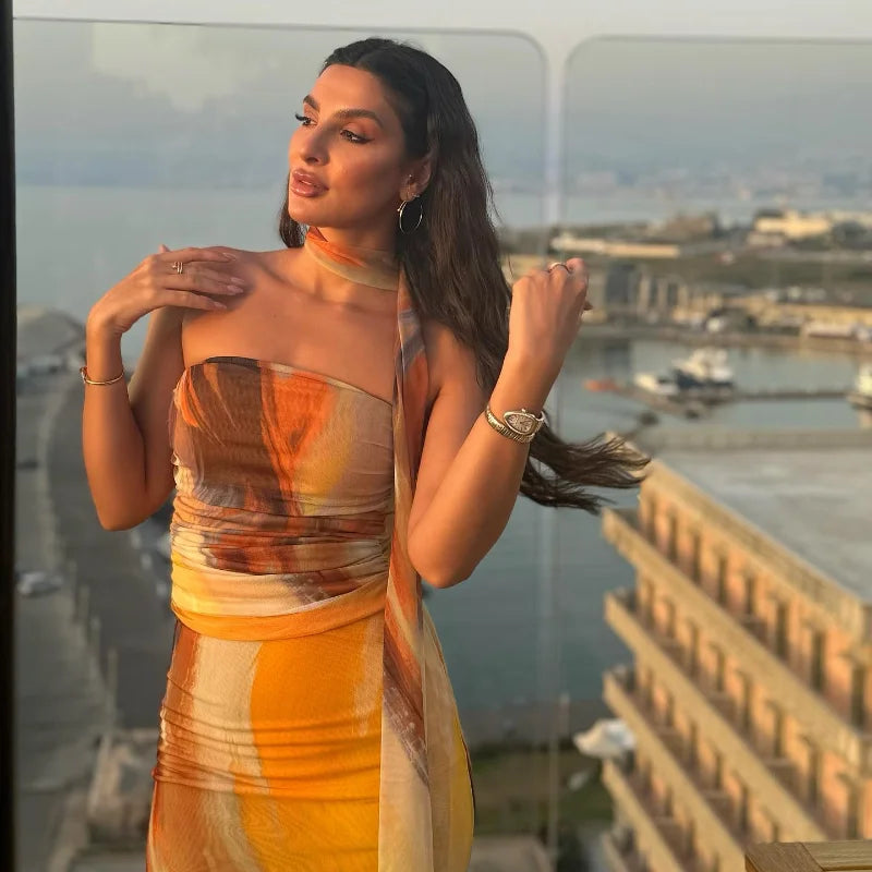 סט שיפון שני חלקים טופ סטרפלס וחצאית מידי בעיטור צעיף תואם - לירי