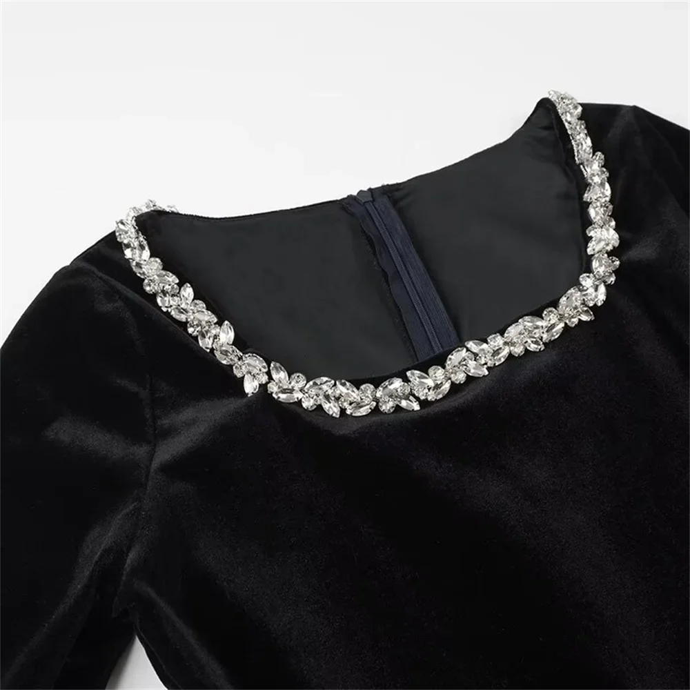 שמלת מיני קטיפה אלגנטית בעיטור יהלומים - אריאה