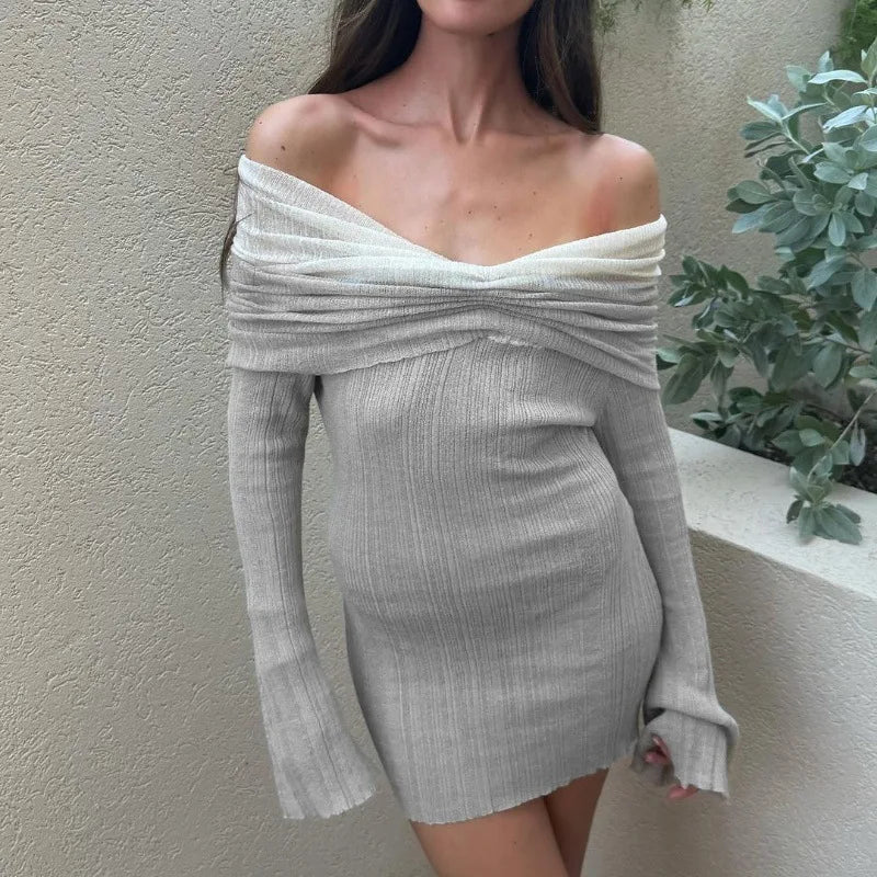 שמלת מיני סרוגה כתפיים חשופות בעיצוב כיווצים שרוולי פעמון - בל