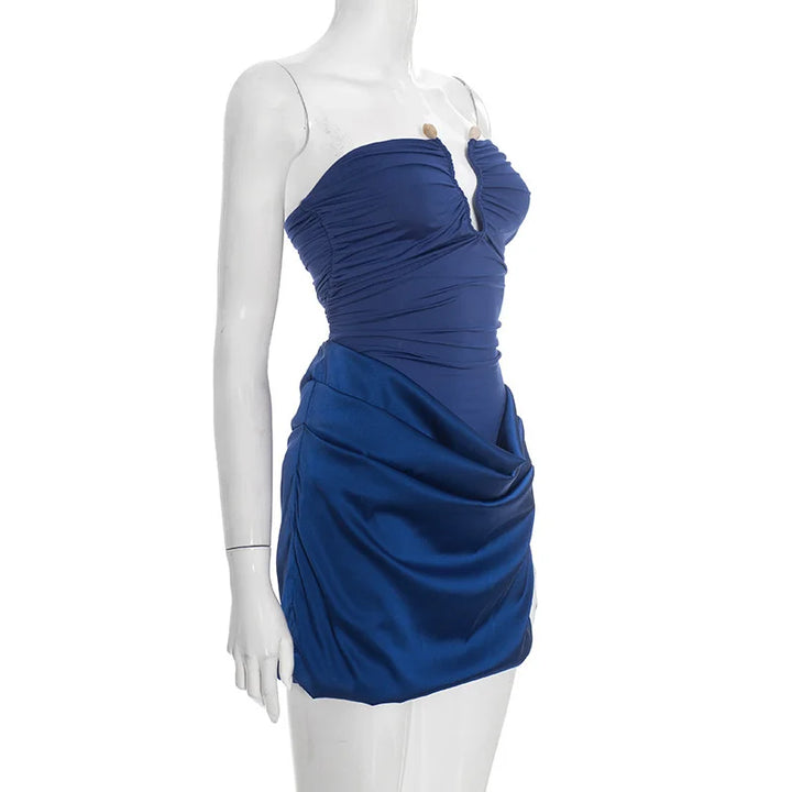Strapless mini dress in a pleated satin design with buckle decoration - Easy