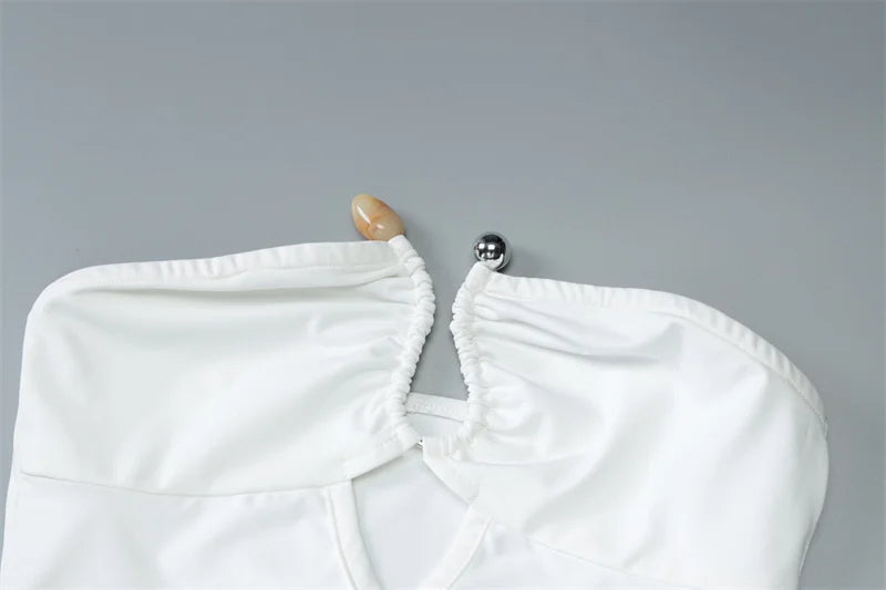 שמלת מקסי סטרפלס בסגנון חתוך בעיטור אבזם - טאי