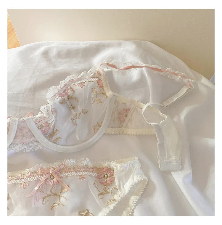 סט בעיצוב שקוף בעיטור רקמת פרחים ותחרה - Presley