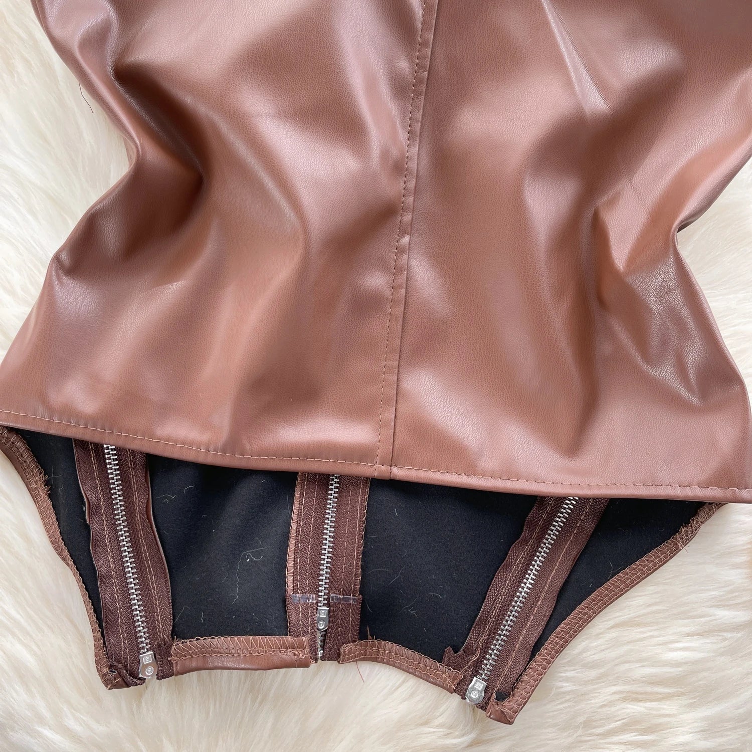 מחוך סטרפלס דמוי עור סגירת רוכסן קדמי - Carter