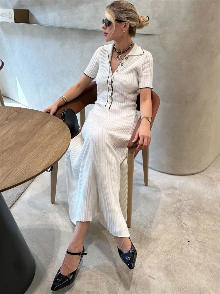 שמלת מקסי סרוגה בעיצוב אלגנטי בעיטור כפתורים - Ivanna