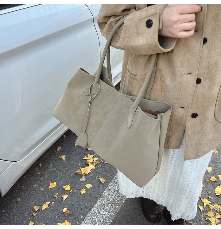 Suede bag with classic design