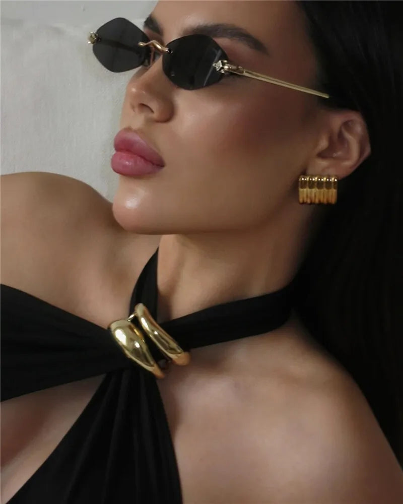 Collared top with a low neckline and open back with buckle decoration - Prince