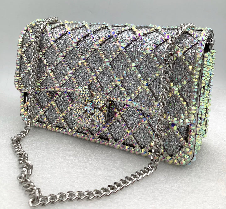 Sequin bag with diamond pattern and flower decoration
