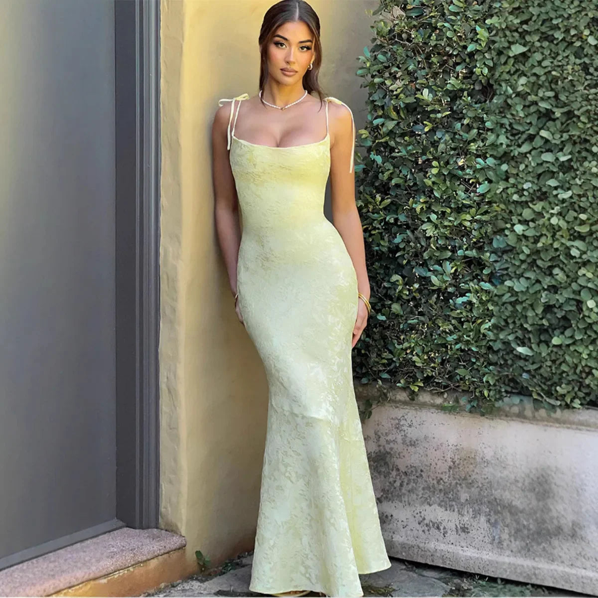 שמלת מקסי בעיצוב קשירה בכתפיות בעיטור רקמת איורי פרחים - לנואלה