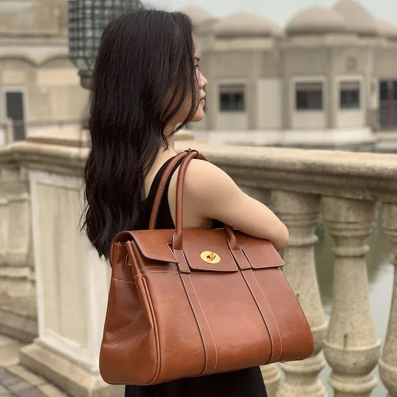 Leather bag with luxury design