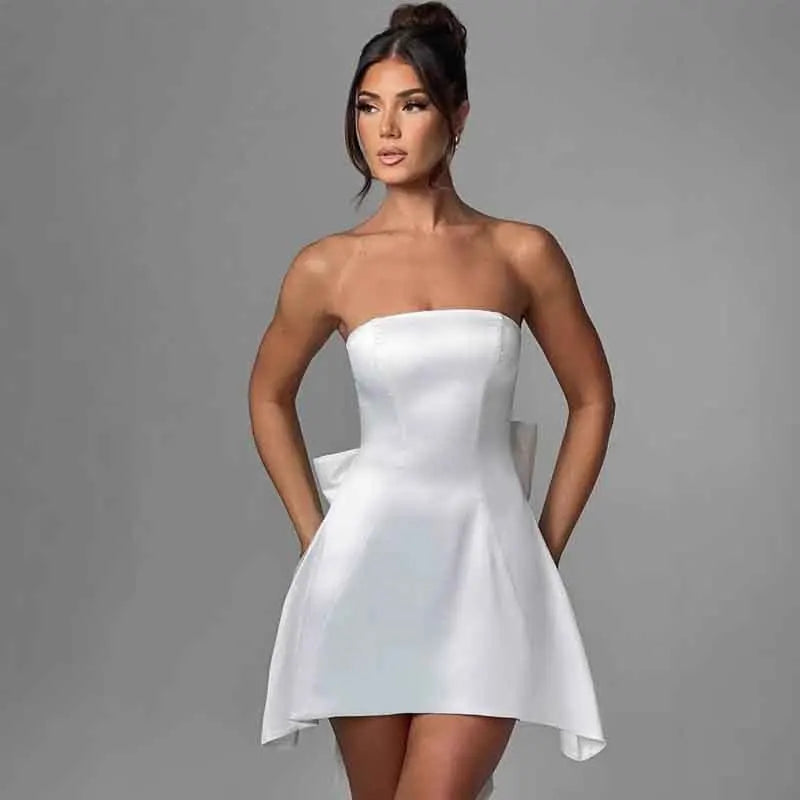 שמלת מיני סטרפלס סאטן בגזרת A בעיטור פפיון בעיצוב אסימטרי - Roselyn