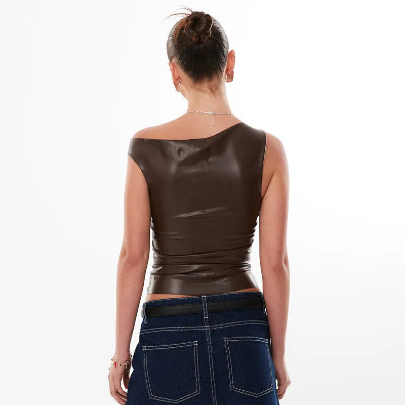 טופ דמוי עור בעיצוב אסימטרי - קמי